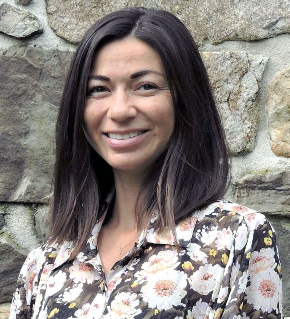 jasmine lee casual head shot 2023 929x1024