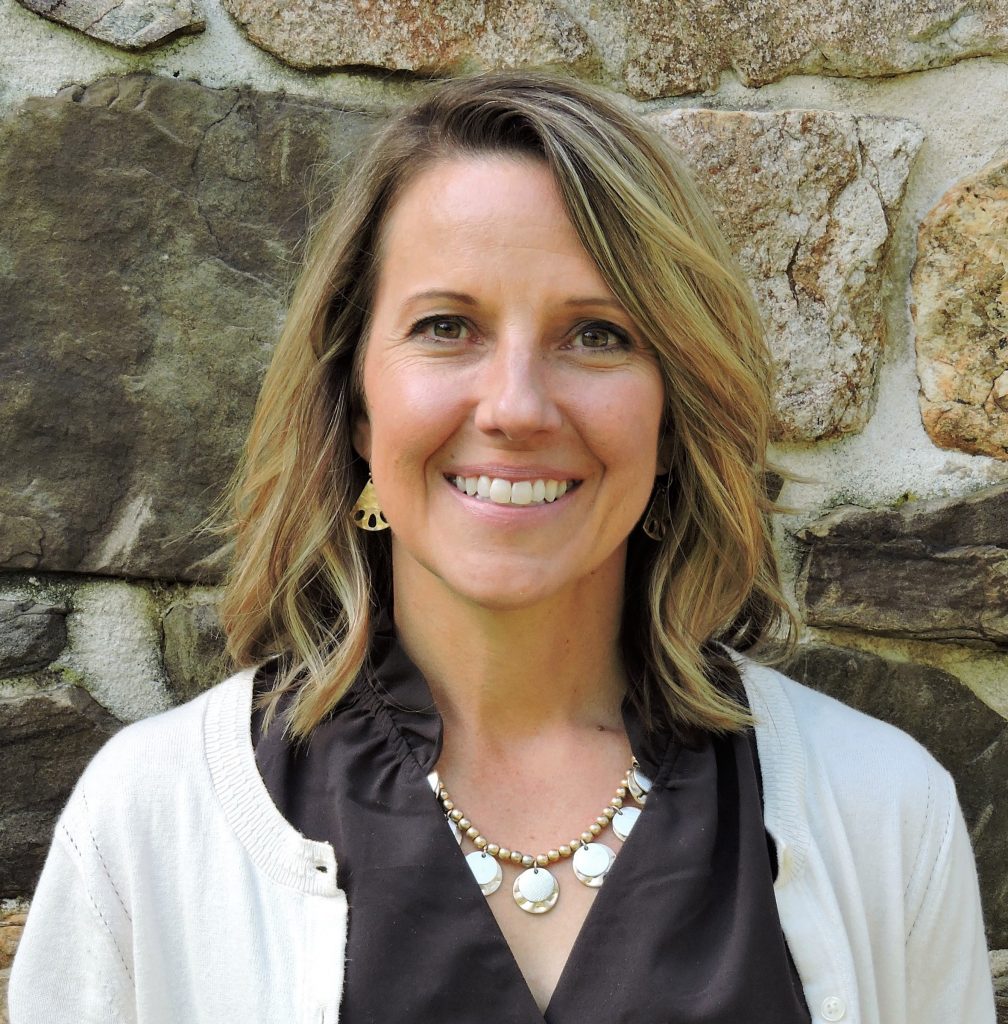 julie spangler head shot 2019 1 1008x1024